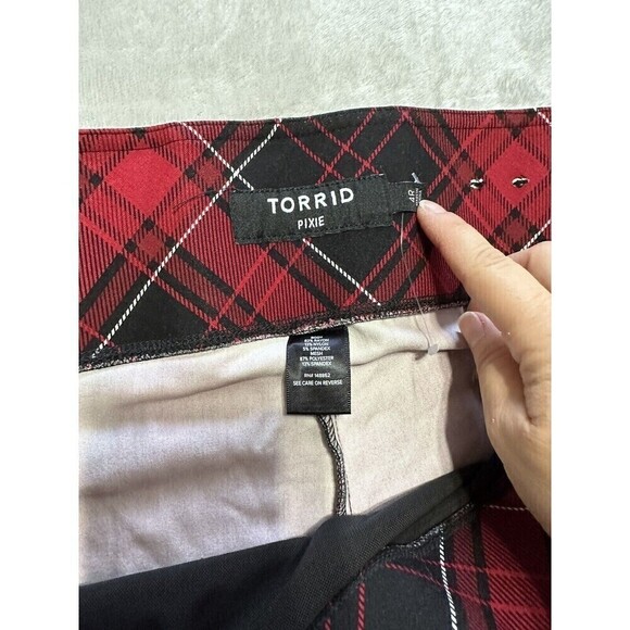 Torrid Womans Sz 4R Premium Ponte Red Plaid Pixie Pants Comfort NWOT - Picture 8 of 12